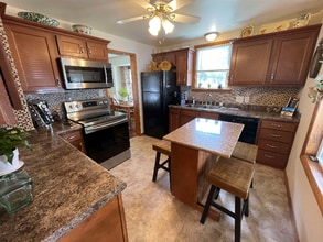 703 Ethel Ave in Green Bay, WI - Foto de edificio - Building Photo