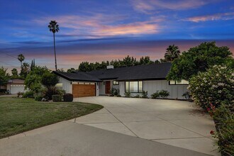 16517 Hartsook St in Los Angeles, CA - Building Photo - Building Photo