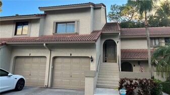 5580 Coach House Cir in Boca Raton, FL - Building Photo