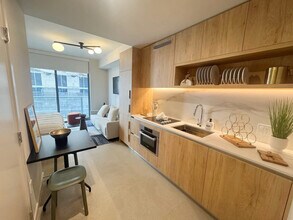 11 NE 6th St in Miami, FL - Foto de edificio - Building Photo