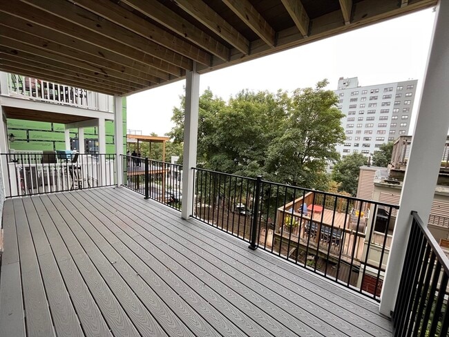 property at 403 E 7th St