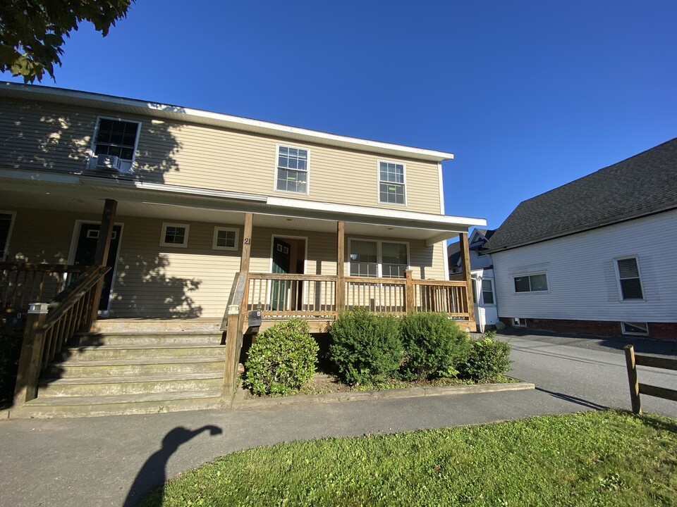 21 Winchester Ct in Keene, NH - Building Photo