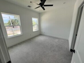 2706 Bostic St in Houston, TX - Foto de edificio - Building Photo