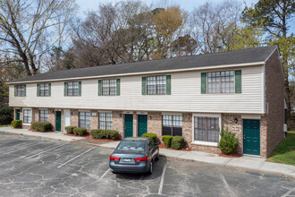 Oakridge Townhouses in North Charleston, SC - Building Photo - Building Photo