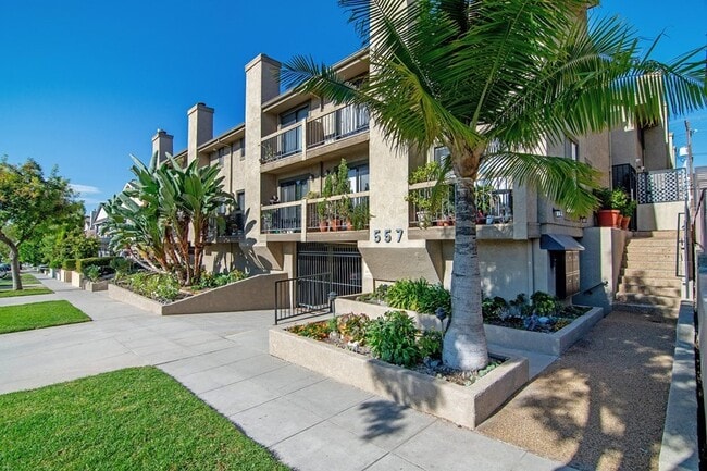 557 E Verdugo Ave in Burbank, CA - Building Photo - Building Photo