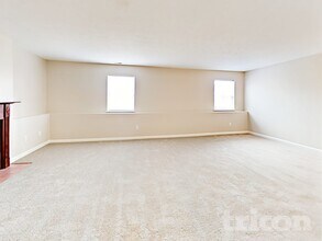 7111 Spurrington Cir in Indianapolis, IN - Building Photo - Building Photo