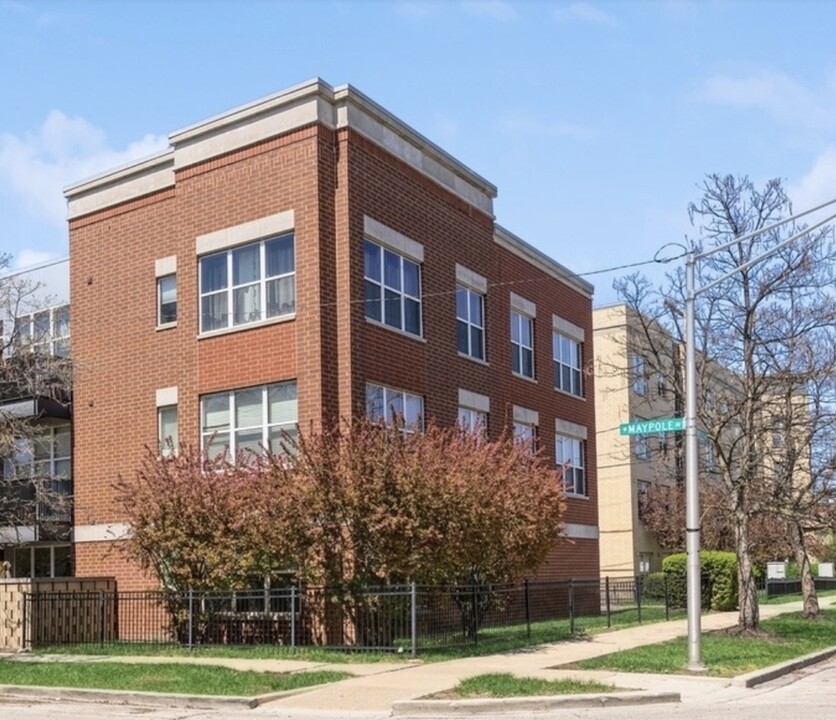 2238 W Maypole Ave in Chicago, IL - Building Photo