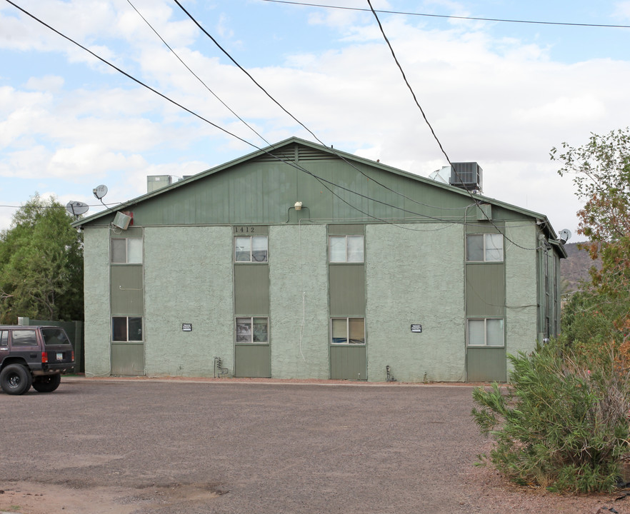 Vogel Manor in Phoenix, AZ - Building Photo