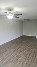 3025 Walnut Bend Ln, Unit 35 in Houston, TX - Building Photo - Building Photo