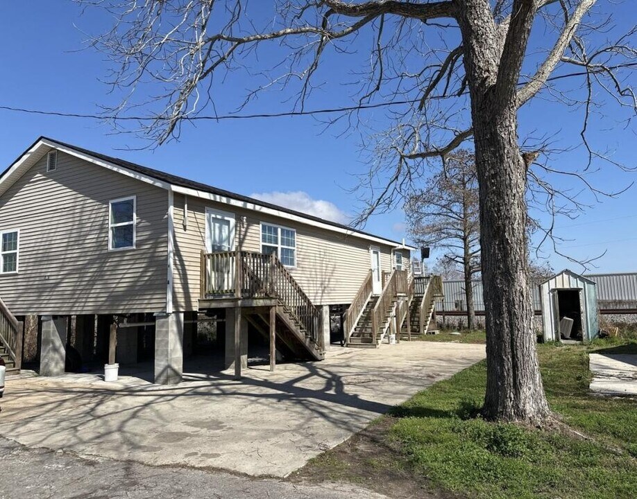 126 Old Hwy 51 in La Place, LA - Building Photo