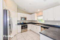 1513 SW 17th Pl in Cape Coral, FL - Foto de edificio - Building Photo