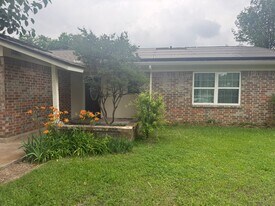 305 Wilson St in Crowley, TX - Building Photo