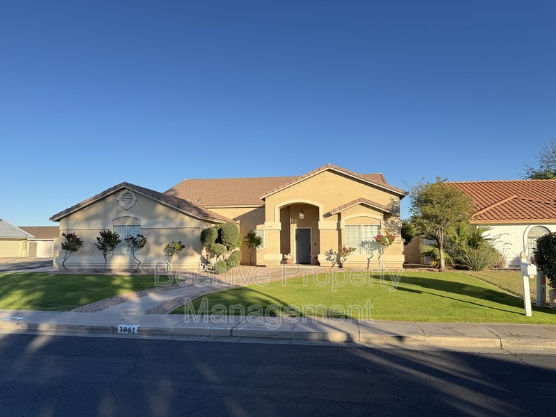 1861 N Oracle Cir in Mesa, AZ - Building Photo