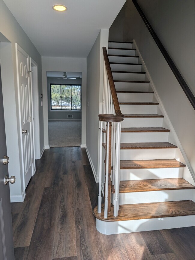 105 Devonshire Ct in Hillsborough Township, NJ - Building Photo - Building Photo