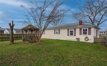 10 Reardon Dr in Middletown, RI - Building Photo - Building Photo