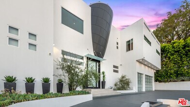 4533 Estrondo Dr in Los Angeles, CA - Building Photo - Building Photo