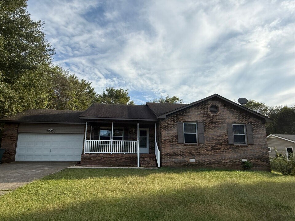 7601 Doane Dr in Madison, AL - Building Photo