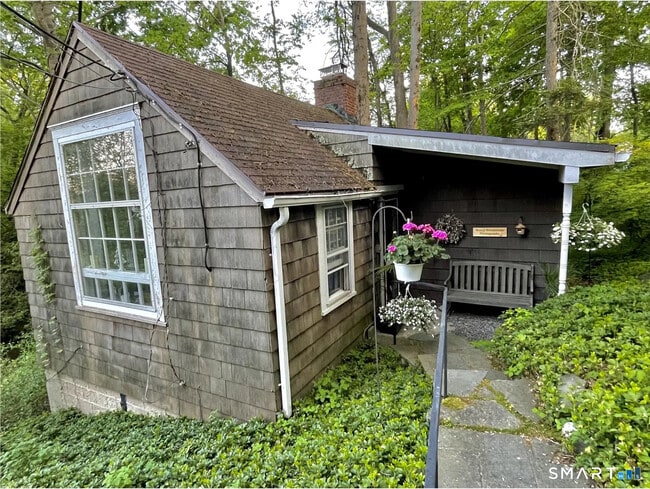 69 Sylvan Rd N in Westport, CT - Building Photo - Building Photo