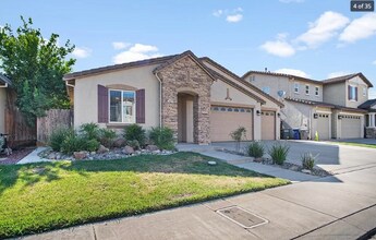 4027 Toulon Ct in Merced, CA - Foto de edificio - Building Photo