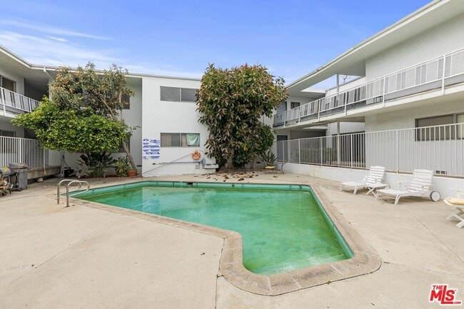 1295 Federal Ave in Los Angeles, CA - Foto de edificio - Building Photo