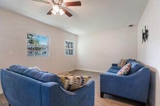 3801 17th Ave Dr W in Bradenton, FL - Building Photo - Building Photo