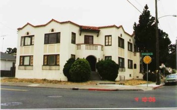 2681 Nicol Ave in Oakland, CA - Building Photo - Building Photo