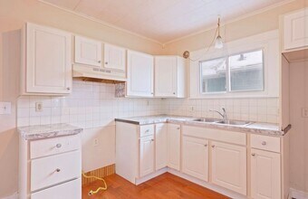 2260 S Niagara St in Saginaw, MI - Building Photo - Building Photo