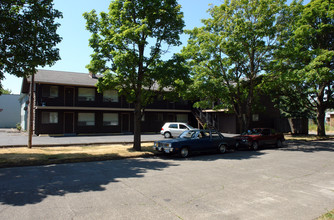 Silver Maple Apartments in Salem, OR - Building Photo - Building Photo