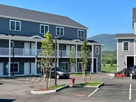 38 Alpine Place Dr in Conway, NH - Building Photo