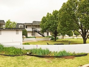 11327 N May Ave-Unit -Apartment B in Oklahoma City, OK - Building Photo - Building Photo