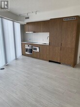 60-960 Shuter St in Toronto, ON - Building Photo - Building Photo