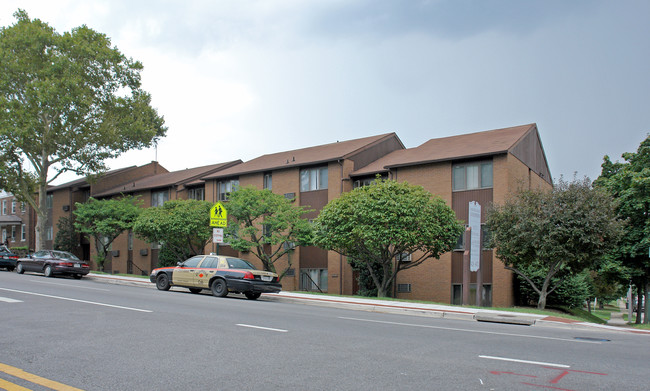 Harford Road Apartments in Baltimore, MD - Foto de edificio - Building Photo