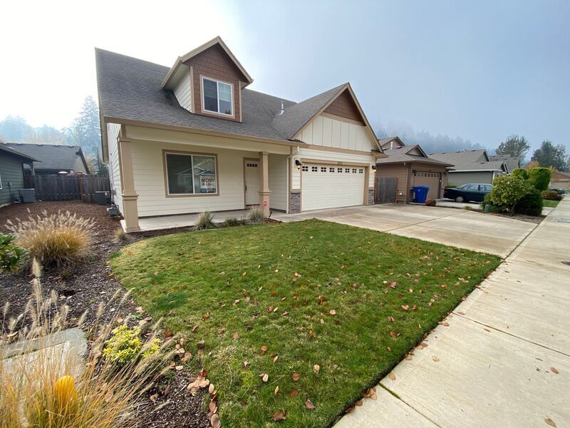 2512 Equestrian Loop S in Salem, OR - Foto de edificio