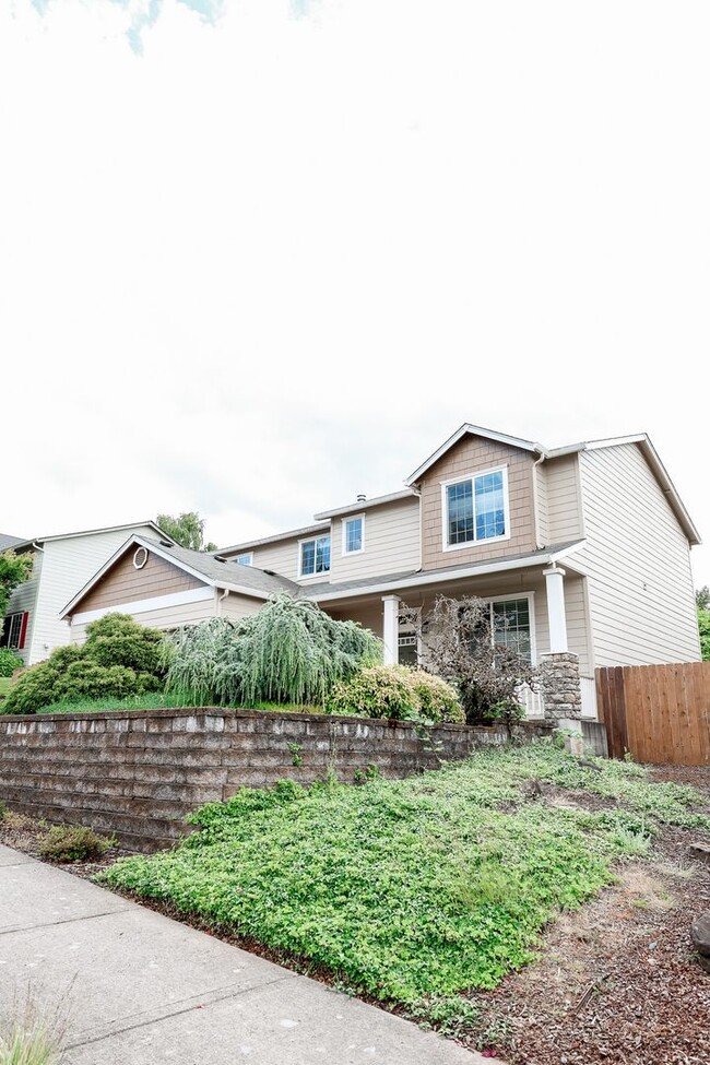 732 NE 42nd Cir in Camas, WA - Building Photo - Building Photo