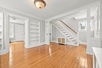 32 Sherwood Pl in Greenwich, CT - Building Photo - Building Photo