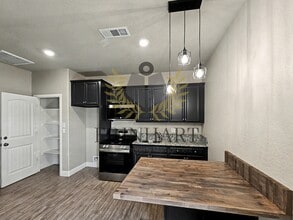1132 S Simon St in Visalia, CA - Building Photo - Building Photo