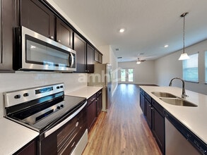 1130 Walden Pond Dr in Plant City, FL - Building Photo - Building Photo