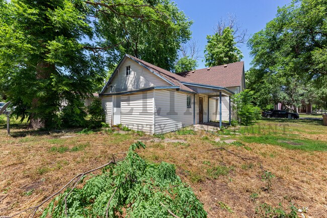 211 W Main St in Mount Hope, KS - Building Photo - Building Photo