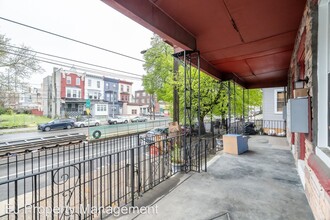 4129 W Girard Ave in Philadelphia, PA - Foto de edificio - Building Photo