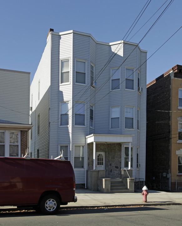 113 Nelson Ave in Jersey City, NJ - Building Photo