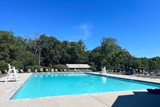 11 Whispering Oaks Way in Jackson Township, NJ - Building Photo - Building Photo