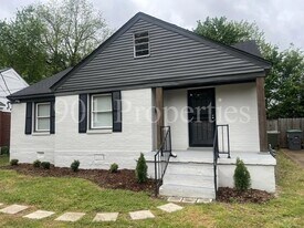 135 Plainview St in Memphis, TN - Building Photo