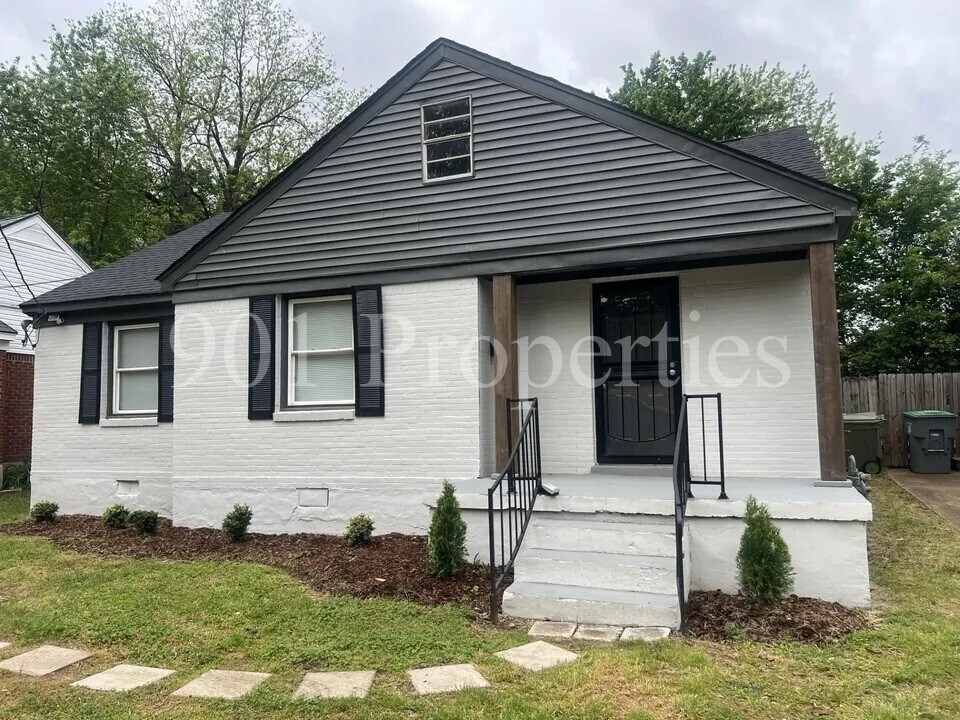 135 Plainview St in Memphis, TN - Building Photo