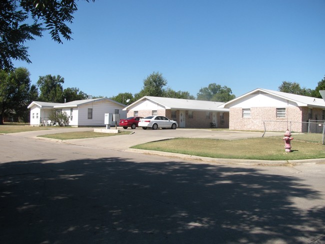 College Apartments in Lawton, OK - Building Photo - Building Photo