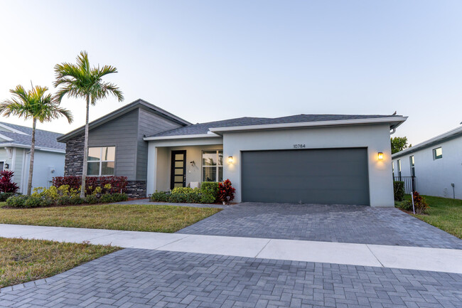 10784 SW Carina Ln in Port St. Lucie, FL - Building Photo - Building Photo