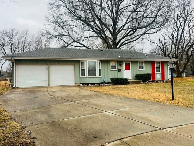 property at 7905 E 93rd Terrace
