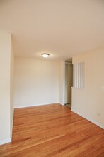 1055 W Catalpa Ave-Unit -209 in Chicago, IL - Building Photo - Building Photo