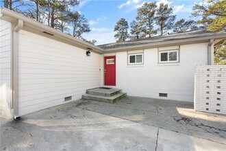 2026 Harwinor Rd SE in Smyrna, GA - Building Photo - Building Photo