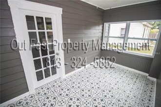 226 SW Lincoln Cir N in St. Petersburg, FL - Foto de edificio - Building Photo