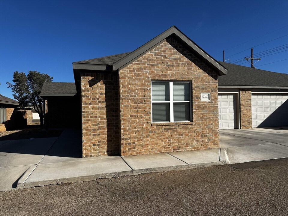 6724 4th St in Lubbock, TX - Building Photo